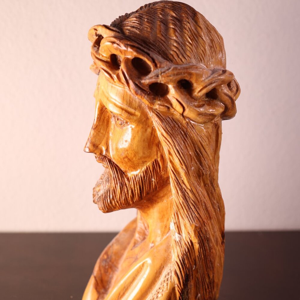 Vintage carving of Jesus Christ in Wood - Picture 5 of 13